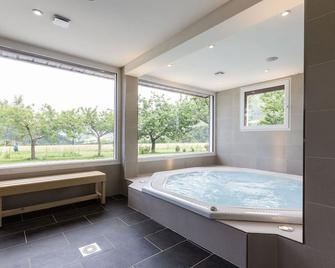 spacious 2 bedrooms gite \'Ferrand\' with Jacuzzi-Sauna in Trieves Vercors - Lalley - Habitación