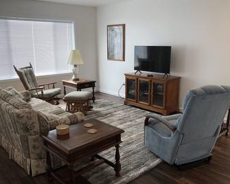 Fully renovated house next to Southside Park - quiet location off of main street - Powell - Sala de estar