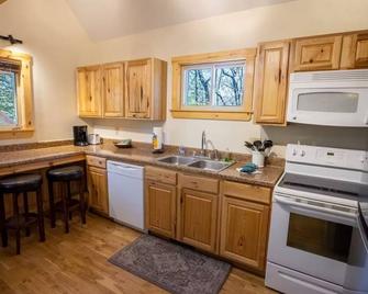 Adventures On The Gorge - Fayetteville - Keuken