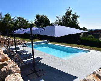 Gorgeous Holiday Home in Martigny le Comte with private Pool - Martigny-le-Comte - Piscina