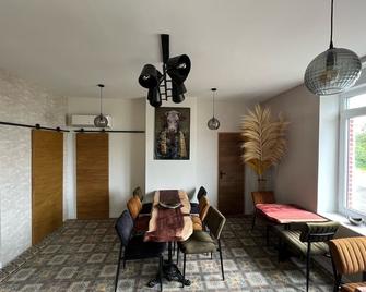 aux deux tours - Leval - Comedor
