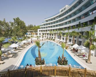 Sunrise Queen Luxury Resort & Spa - Side - Pool