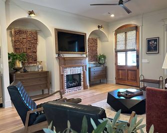 The Pearl • Downtown\nbrandon, Ms - Brandon - Obývací pokoj