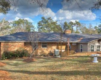 Cozy Studio adjacent to Augusta Nationals, onsite parking and separate entrance. - Augusta - Building