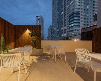 H-avenue Hotel Munhyeon - Busan - Balcony