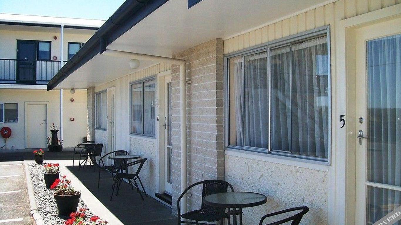 Cedar Court Motel