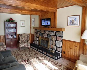 Auberge Motel 4 Saisons - Blanc Sablon - Sala de estar