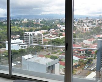 Modern studio with A/C, Near to National Stadium - San José - Balcony
