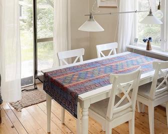 Holiday Home Djurhamn IV - Djurhamn - Comedor
