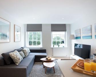 Hampden Apartments - The George - Windsor - Living room