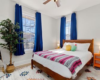 Gorgeous Home with Heated Pool In Downtown! - San Antonio - Bedroom