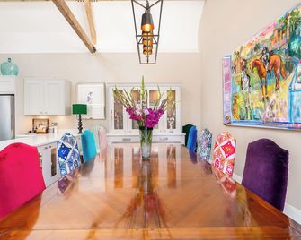The Stables, Pet Friendly, Luxury Holiday Cottage In Wheatley - Oxford - Dining room