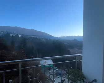 Hotel Rikya Retreat - Tawang - Balcony