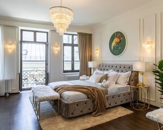 Old Town Luxury Suites with Balcony - Bucharest - Bedroom