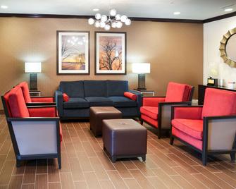 Comfort Inn and Suites Grinnell near I-80 - Grinnell - Area lounge