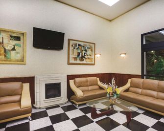 La Quinta Inn by Queens (New York City) - קווינס - לובי