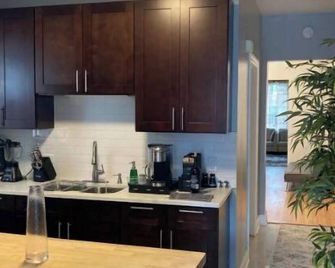 Great 3 bedroom rental unit near Logan Square - Chicago - Kitchen
