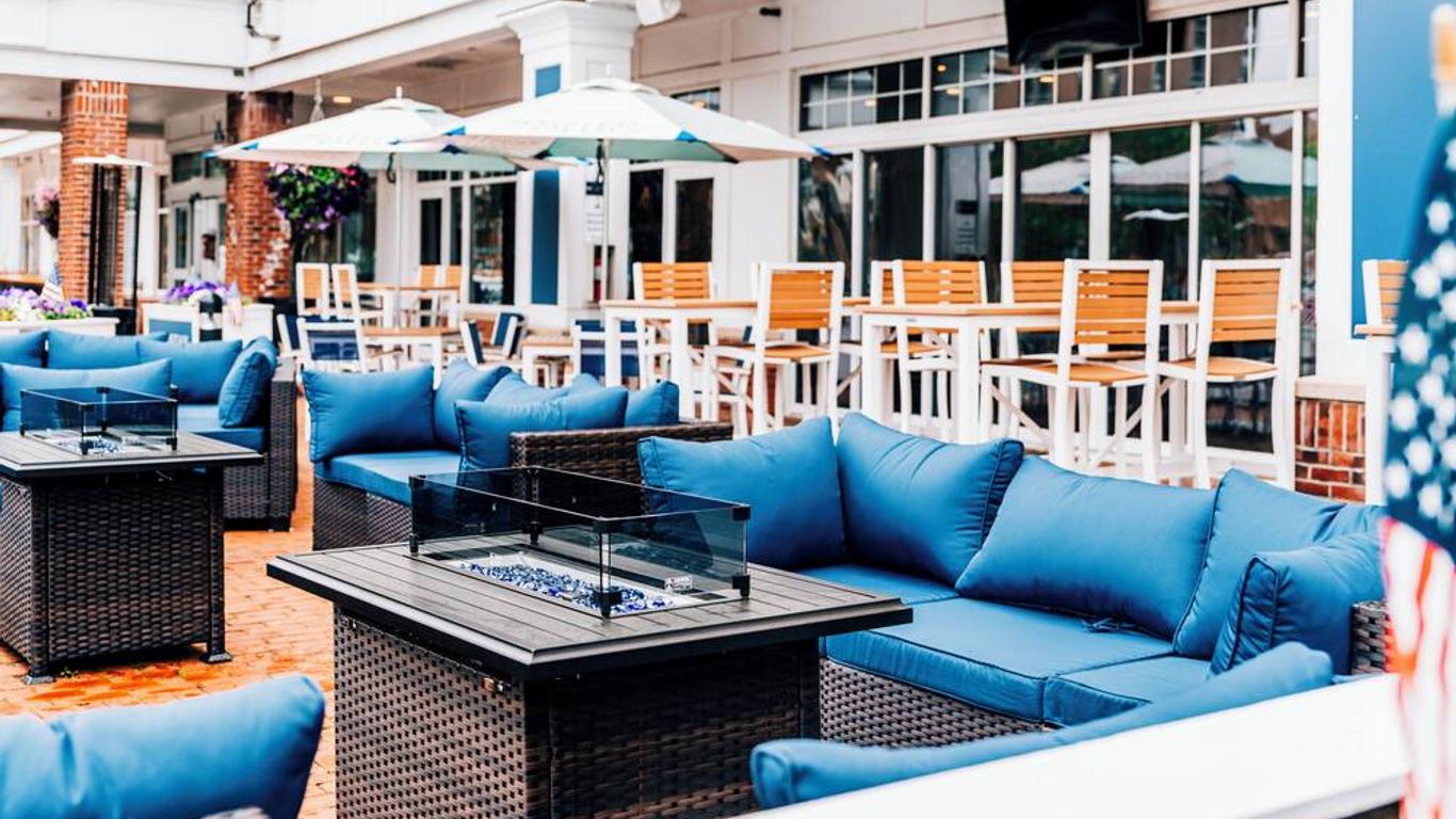 Salem Waterfront Hotel & Suites