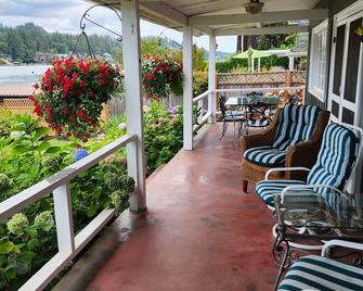 Original 1927 Cozy Lakefront Bungalow With Wrap Around Porch - Lake Oswego - Balcony
