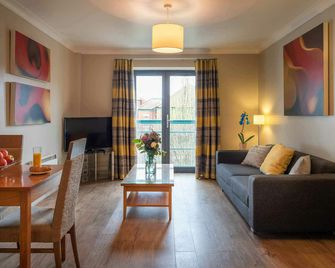 Premier Suites Bristol Redcliffe - Bristol - Living room