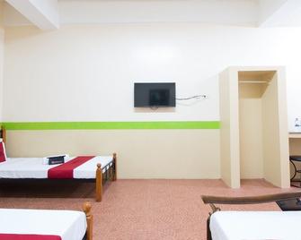 RedDoorz Praferosa Resort Hotel Calamba - Calamba - Bedroom