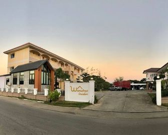 Worachat House - Lom Sak - Edificio