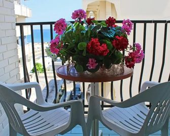 Hotel Bristol - a 30 mt dalla spiaggia - מיסאנו אדריאטיקו - מרפסת