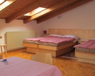 Bed & Breakfast Garnì Tobià - Campitello di Fassa - Bedroom