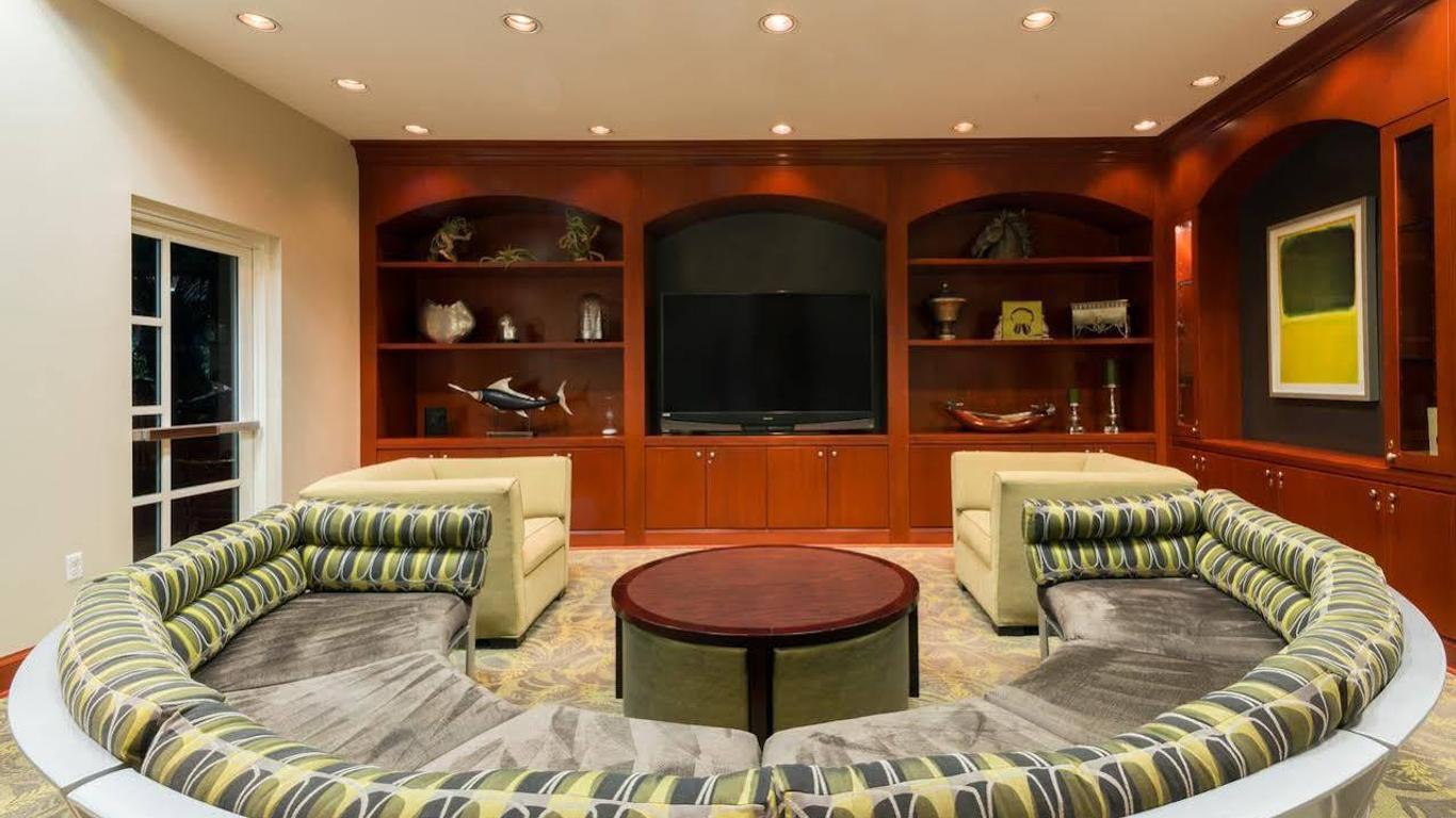 Hilton Grand Vacations On Paradise Lvcc 2bdrm
