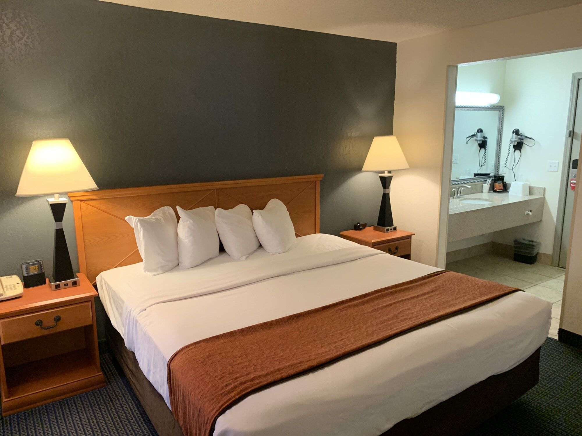 Brentwood Inn Clinton - Clinton