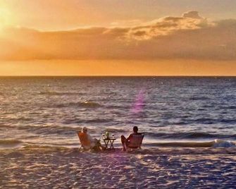 Historic PO Cottage Garden Suite Steps to Beach - Casual Lux Décor - Jensen's 'On the Gulf' 6 - Captiva - Plaża