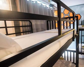 Beehive Phuket Old Town Hostel - Phuket