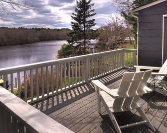 Light Rippling On River, Private Dock, Nature Preserve Beyond - Riverhead - Balcony