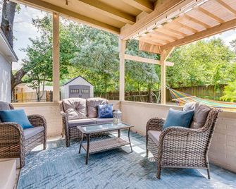 Pet-Friendly Pensacola Home w/ Sunny Backyard! - Pensacola - Innenhof