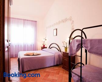 Agriturismo Vigna Mai - Magliano in Toscana - Camera da letto