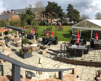 The Bulls Head Hotel - Altrincham - Binnenhof