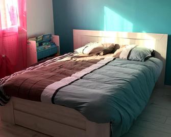 The beautiful house of Manon sleeps 10 - La Côte-Saint-André - Chambre