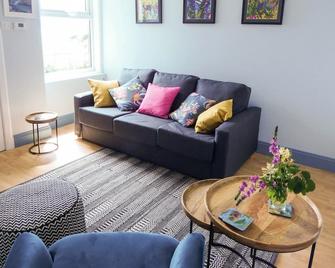 2 bedroom accommodation in Lamlash, Isle of Arran - Brodick - Living room