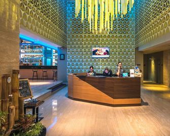 Crown Prince Hotel Surabaya - Surabaya - Recepción