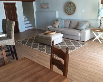 Luxury on the LakeCompletely remodeled lakeside retreat - Honeoye - Sala de estar