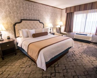 Best Western Plus Fairfield Executive Inn - פיירפילד - חדר שינה