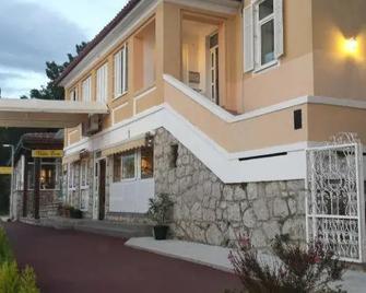 Bed&Breakfast Villa Eva - Omisalj - Gebäude