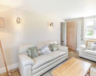 2 bedroom accommodation in South Leverton - Gainsborough - Living room