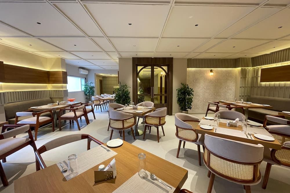 Hotel Prag Continental - גוואטי - מסעדה