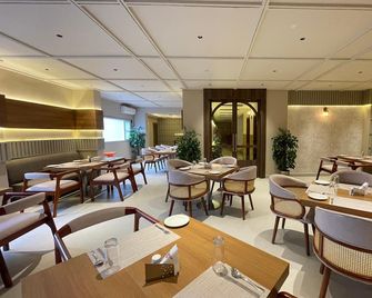 Hotel Prag Continental - גוואטי - מסעדה
