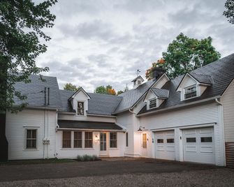 Le Loft Hatley House - Hiking, Cycling, Sightseeing - Hatley - Building