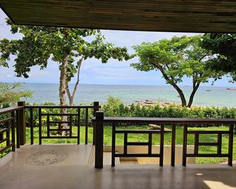Samed Tamarind Beach Resort - Ko Samet - Balcony