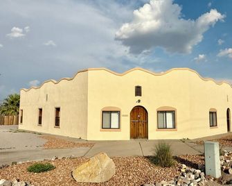 Charming Southwest Hacienda 4Br/4.5Ba - Anthony - Edificio