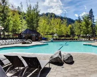 Resort at Squaw Creek's 521 & 523 - Olympic Valley - Piscine