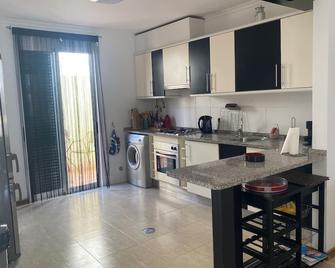 Villa Dragoeiro: near the beach (Henrique beach) - Porto Santo - Cozinha